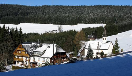 57.-Heiligenbrunnen in Titisee-Neustadt mit Gasthof und Kapelle 2